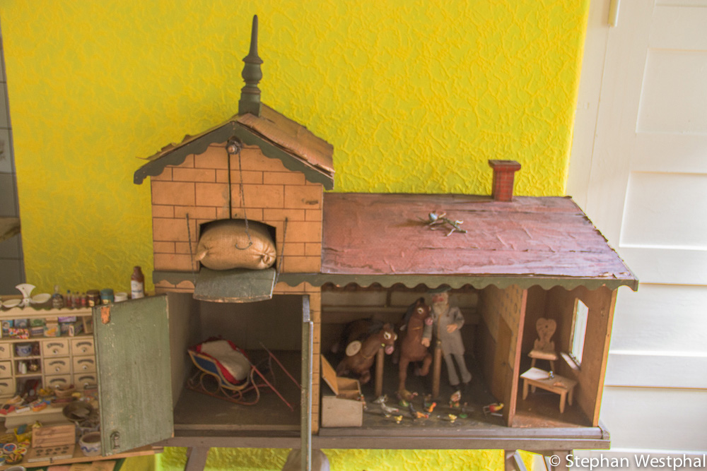 Spielzeugausstellung: Bauernhaus um 1900